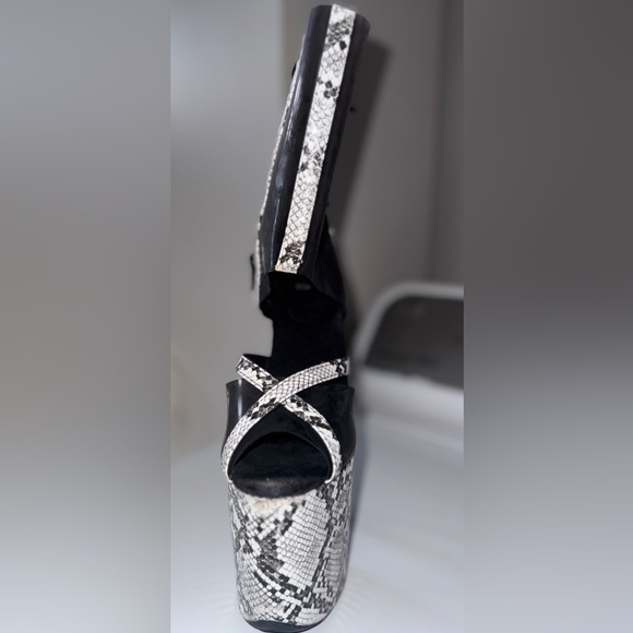 Hella Heels Killer Kingsnake Hybrid 8” - Picture 5 of 5